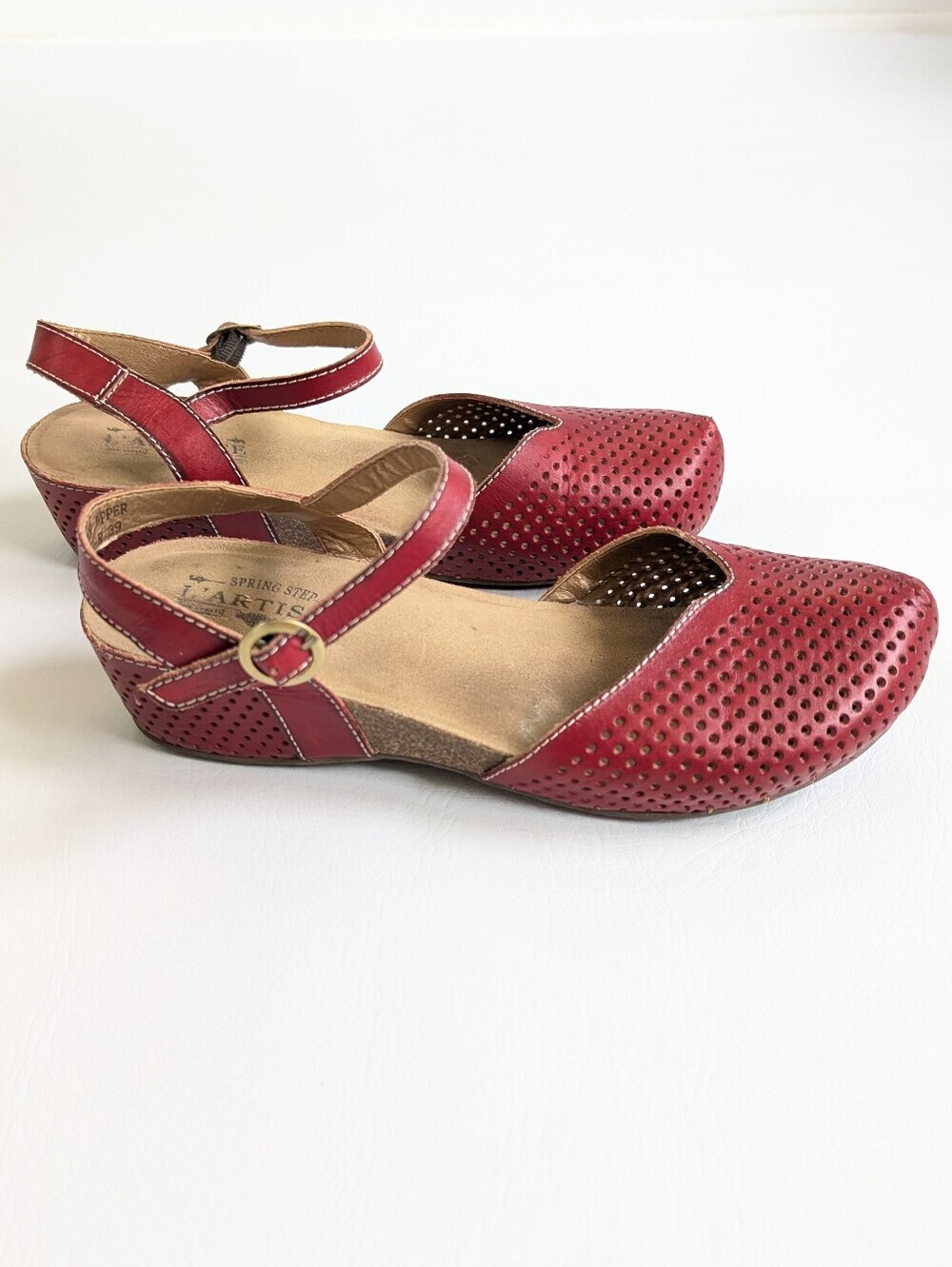 L'Artiste Lizzie Wedge Mary Jane Clog Red Perforated Leather Size 39/8.5